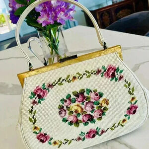 🌟Host Pick 🌟 Vintage 1950s  Floral Needlepoint Handbag
